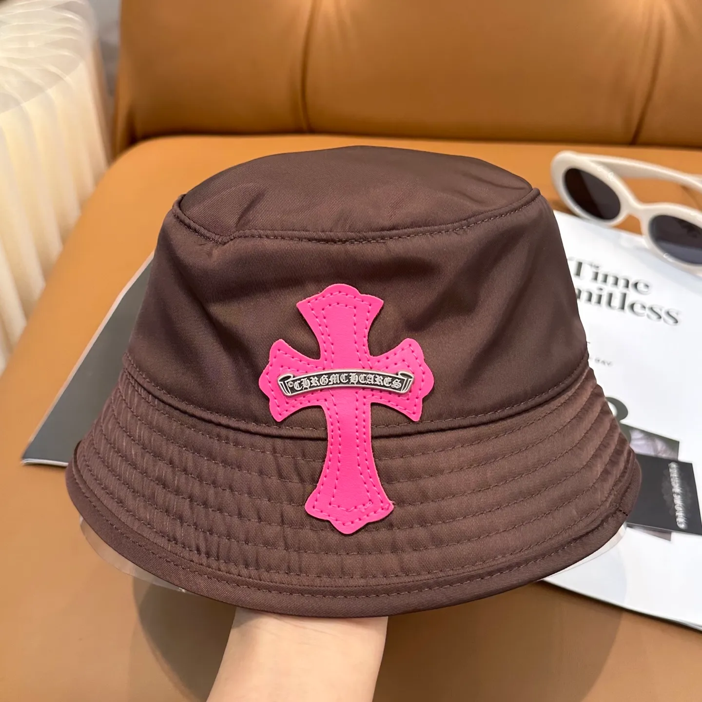 P70 Chrome Hearts CH Crank Bait Navy leather cross fisherman hat, same style for men and women. Custom-woven and dyed navy blue and yellow nylon fabrics, hand-cut imported colorless yellow crosses, and 925 silver scrolls.